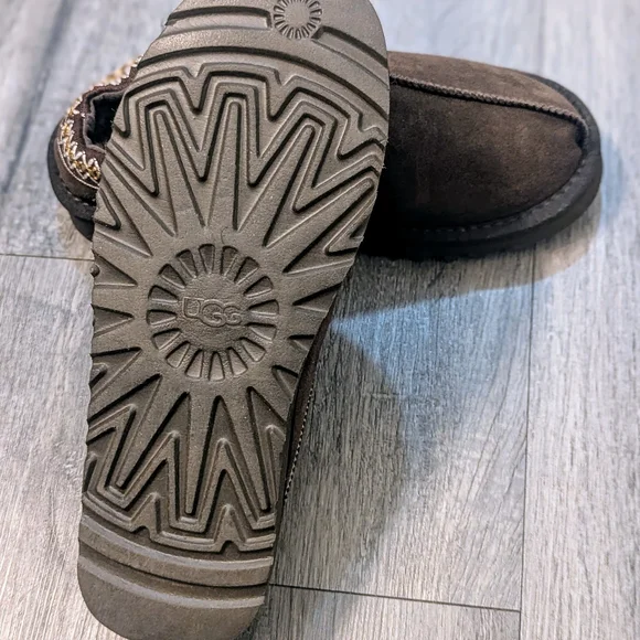 UGG Men's Brown Slippers - Picture 6 of 6